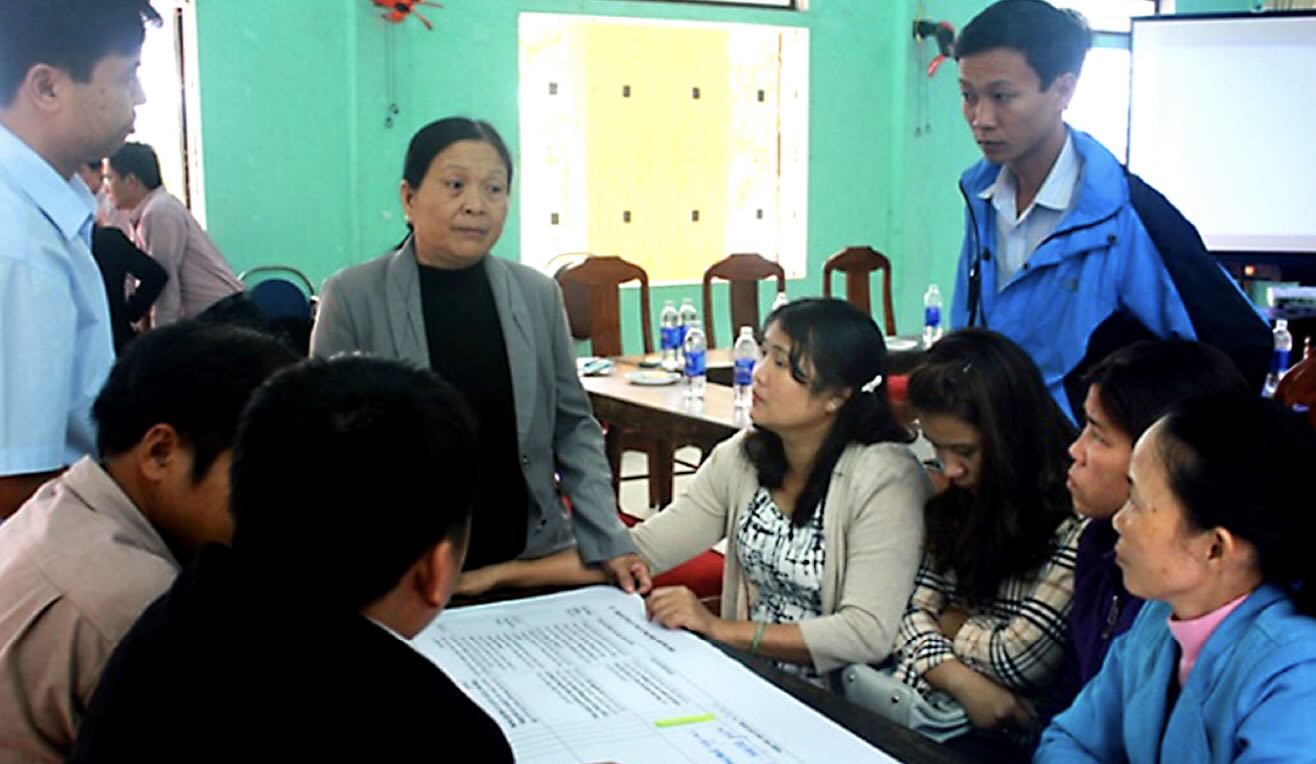 Participants in Vietnam assessing the community resilience indicators
