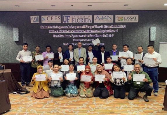 Participants in the 2023 Bangkok training show their course completion certificates. Photo: Gheeta et al. (2023)