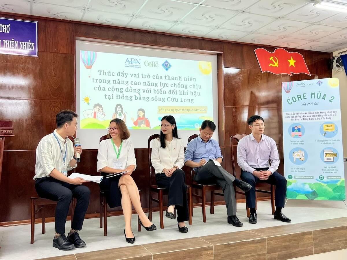 Discussion on youth participation in climate change response in the Vietnamese Mekong Delta. 