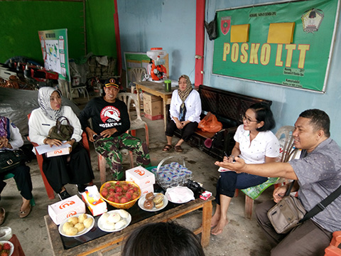 Interview with agricultural insurance personnel in Gowa, South Sulawesi, during a damage assessment survey. 
