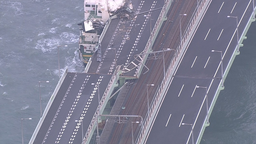 Damage from Typhoon Jebi in 2018: Vessel collision with the Kansai Airport bridge